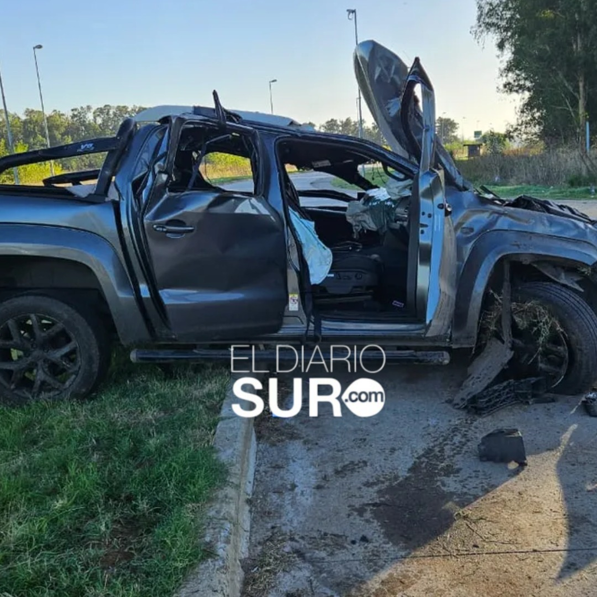 Así quedó la camioneta tras el impacto. 