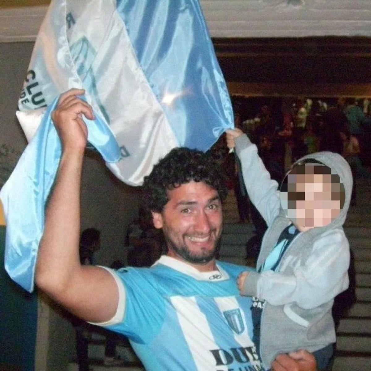 Rodrigo González junto a su hijo