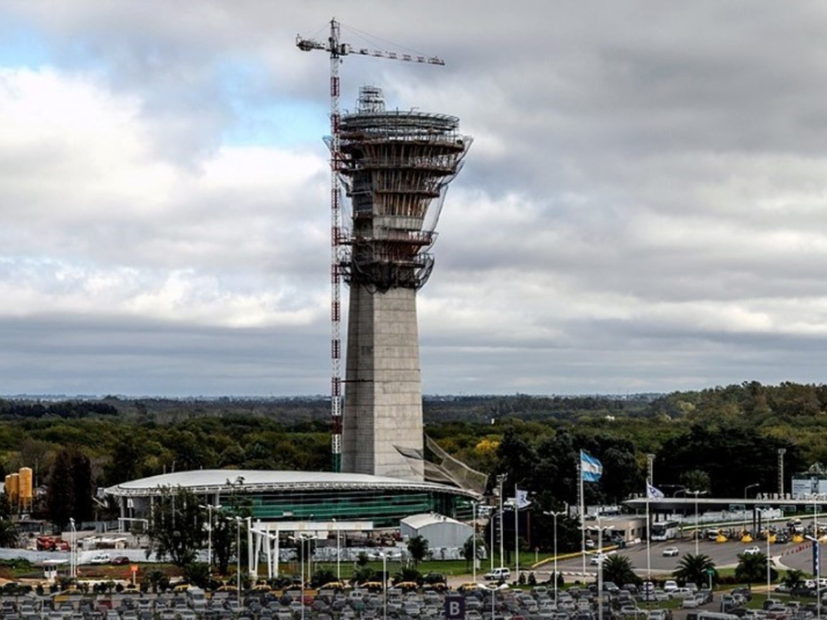 La torre tiene 108,4 metros de altura.