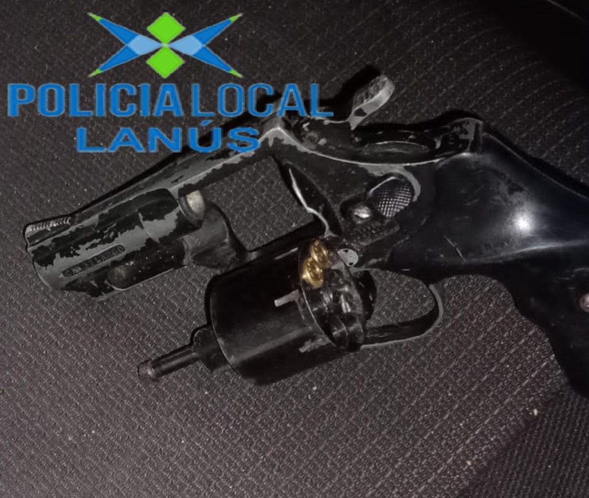 El arma con el que se resistió el delincuente en Lanús.