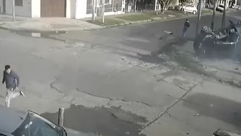 Lanús: una persecución terminó con un auto incrustado en un jardín de infantes
