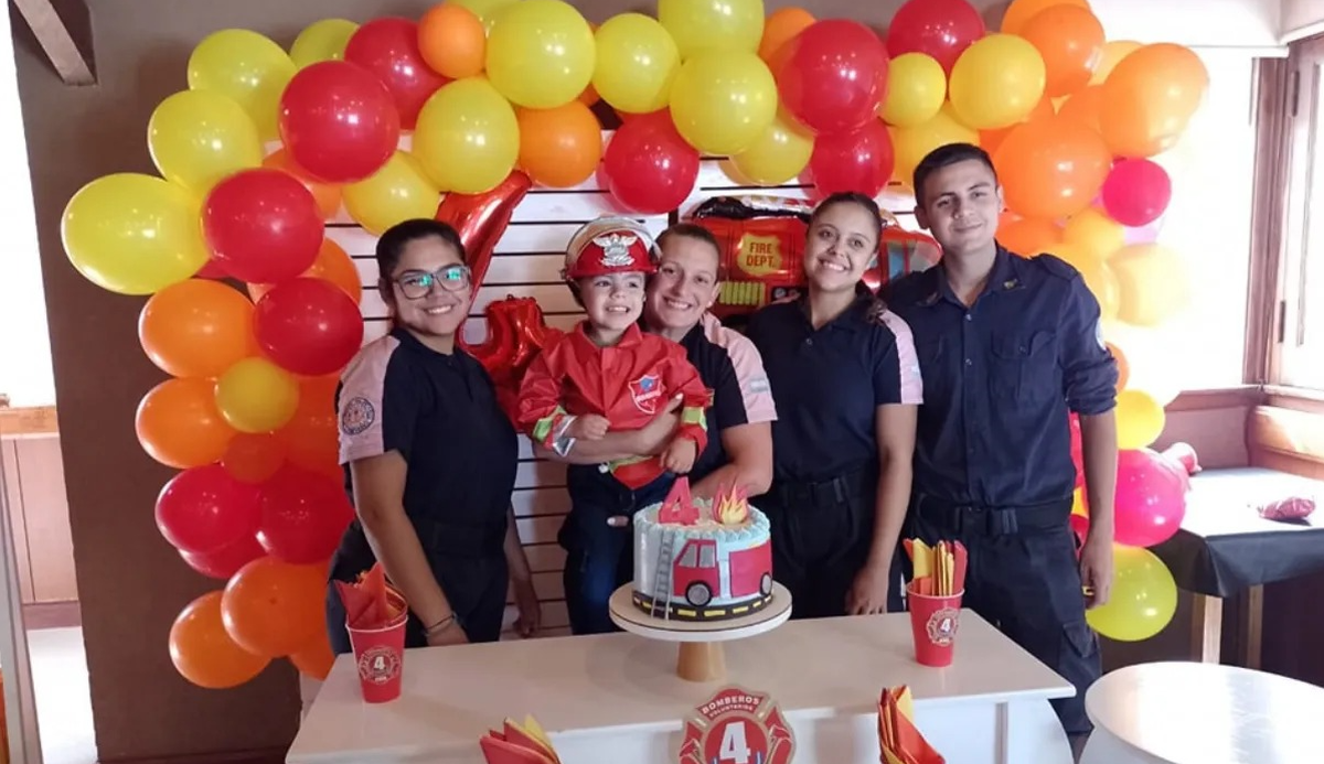 Los Bomberos en el cumpleaños de Ciro, en Monte Grande.