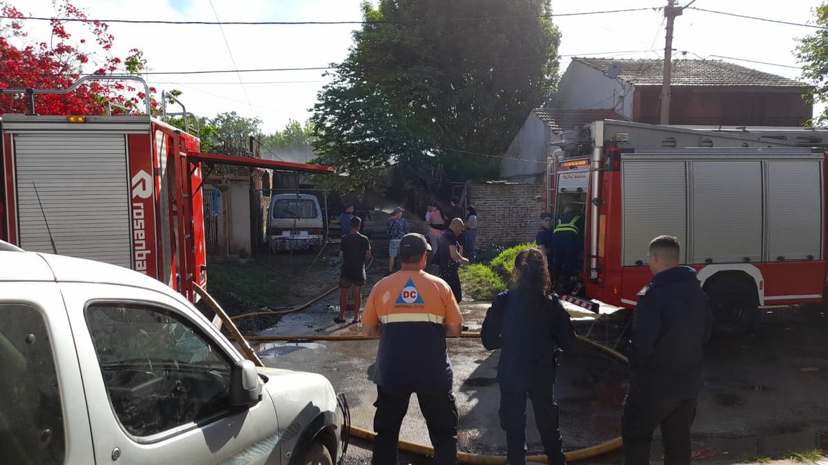 Incendio en una casa en Lomas: un vecino requirió asistencia médica