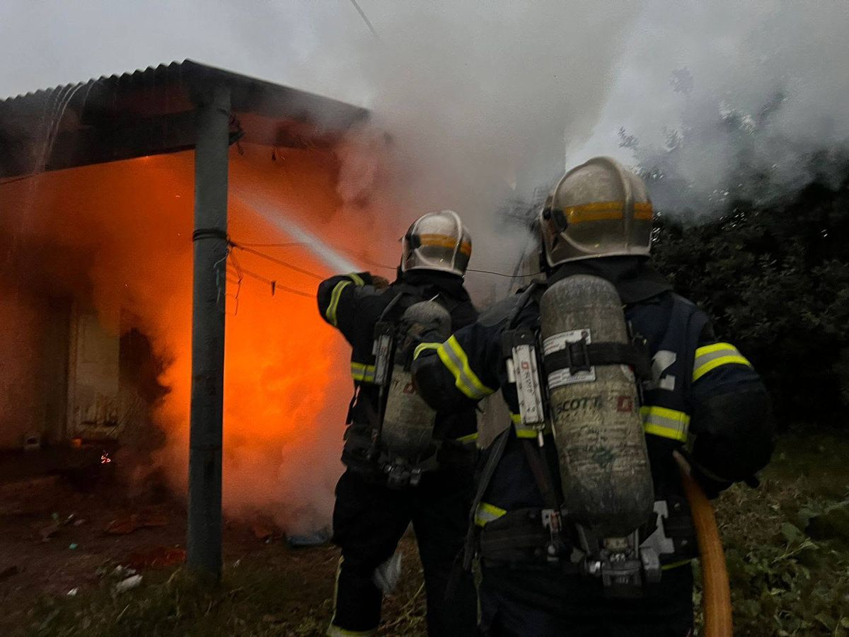 La vivienda afectada quedó con severos daños tras el avance de las llamas. La vivienda afectada quedó con severos daños tras el avance de las llamas.