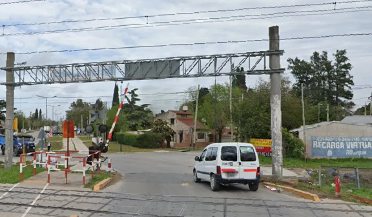 El accidente tuvo lugar en el paso a nivel de Glew. El accidente tuvo lugar en el paso a nivel de Glew.