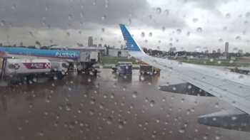 Tormenta en Ezeiza: desvíos en dos vuelos y suspensión momentánea de operaciones