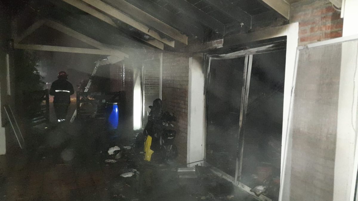 Canning: incendio en una casa de familia del country Saint Thomas Norte