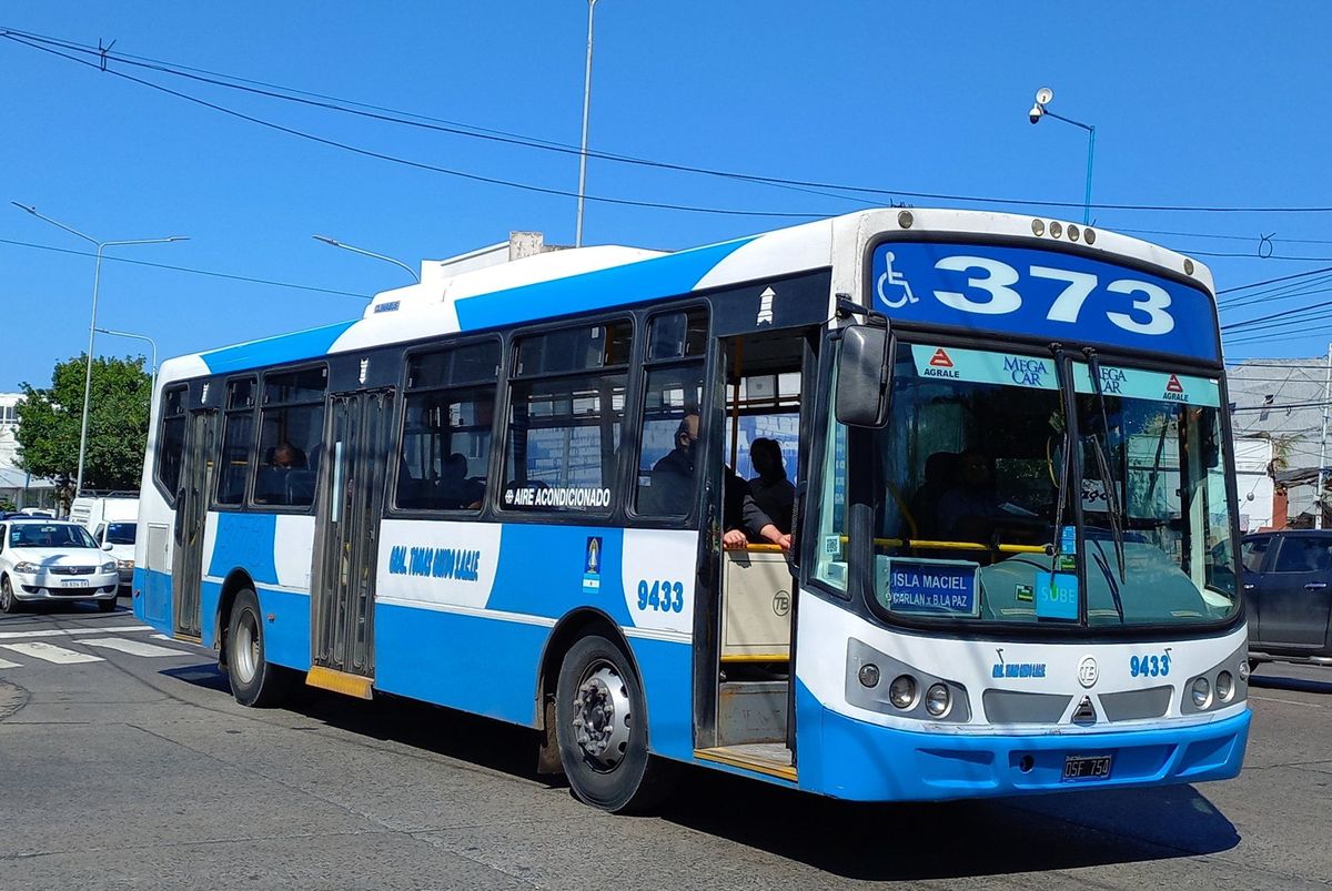 La Provincia autorizó cambios en los recorridos de las líneas 271 y 373 para cubrir los trayectos que dejó de prestar la línea municipal 570 en Avellaneda.  