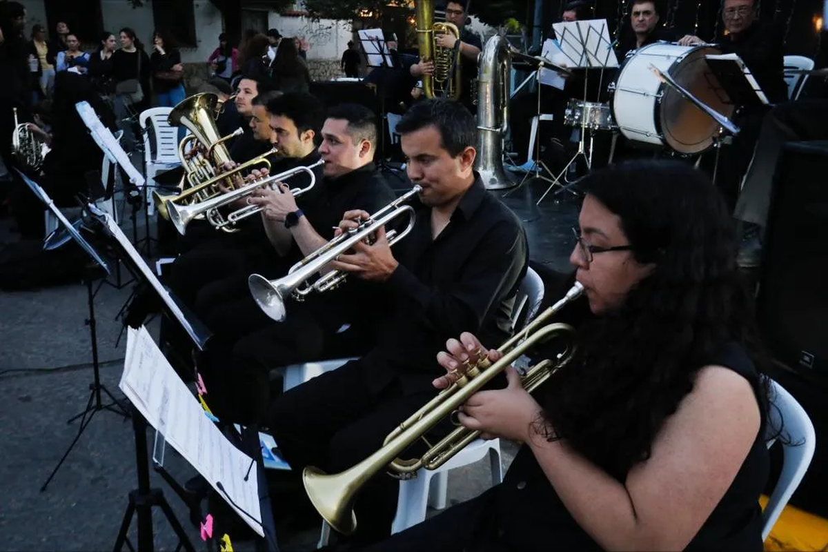 El Paseo de Lomas de Zamora comprende distintos números musicales y artísticos.