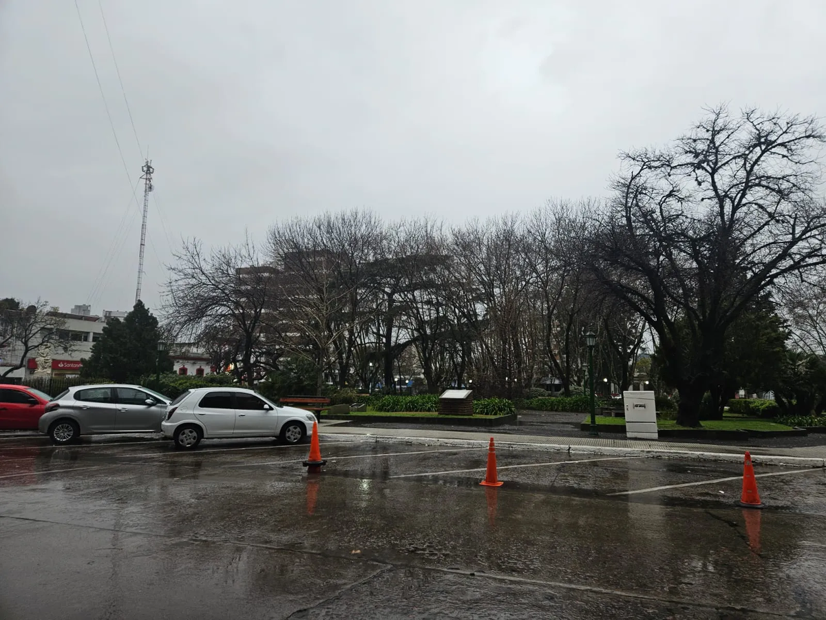 La plaza Mitre de Monte Grande durante la mañana de este martes.