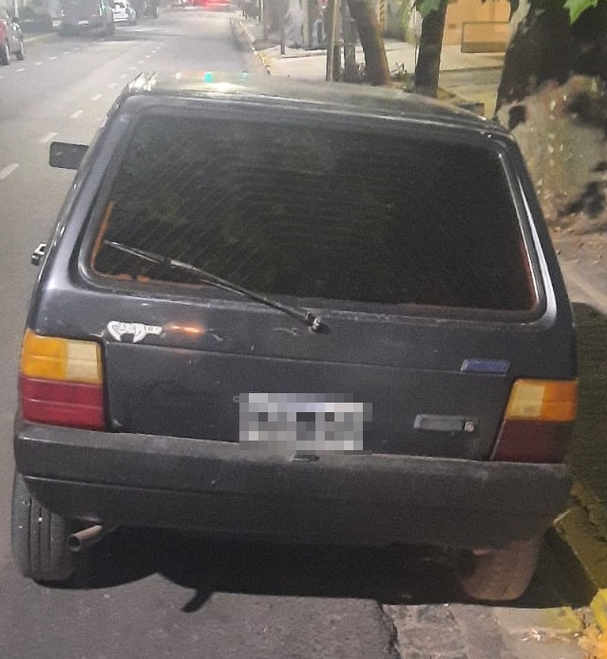 El Fiat Uno incautado en Lomas de Zamora.