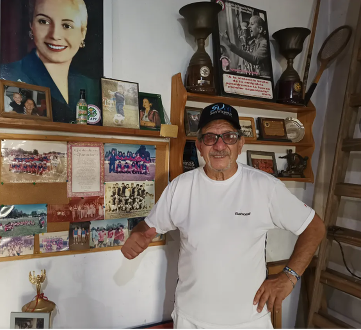 Ruben Arenas en el quincho de su casa de San Vicente en una nota de 2022 con El Diario Sur.