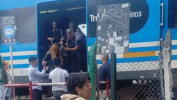 una mujer fallecio tras arrojarse al paso del tren roca en banfield
