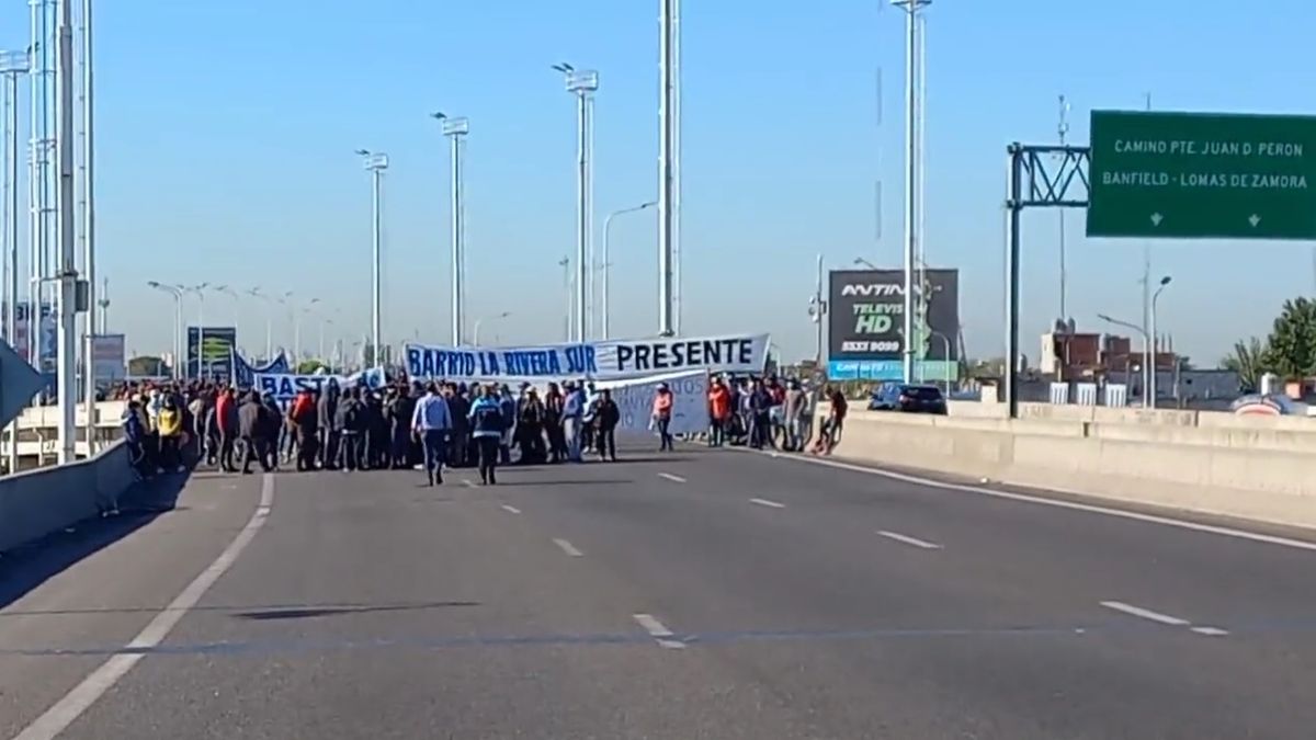 Corte en Puente La Noria: manifestantes bloquean el paso a Capital
