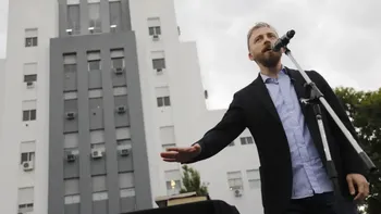 Otermín sobre la visita de Milei a Lomas: Nada más casta que aparecer para una foto antes de las elecciones