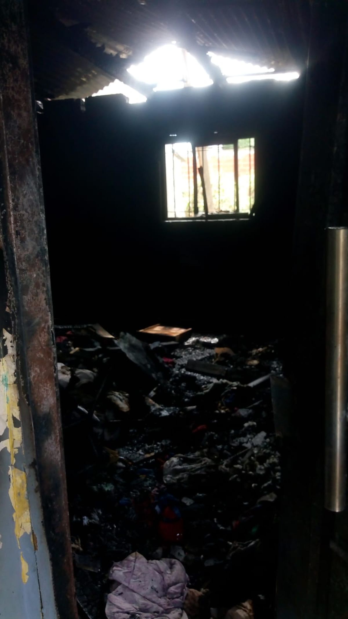 Así quedó la casa de Ezeiza luego del incendio.