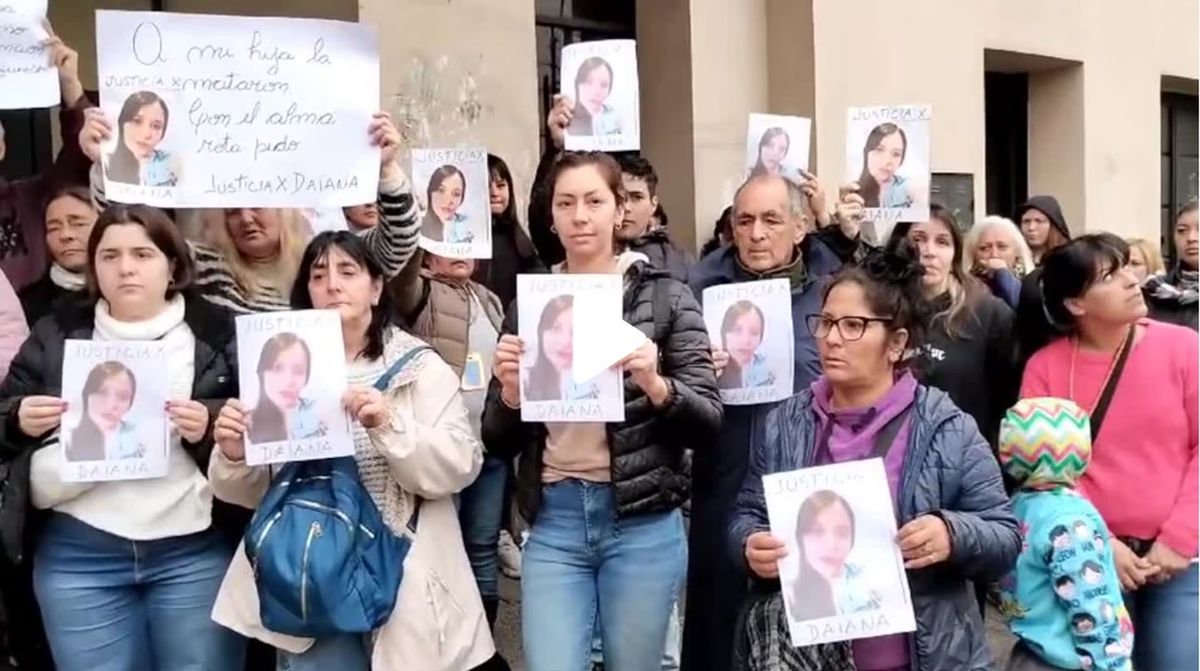 Familia y amigos de Daiana se movilizaron a los Tribunales de Quilmes para pedir justicia.