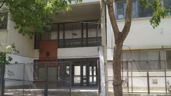 Una adolescente llevó un arma de fuego con más de 150 municiones al colegio en Florencio Varela