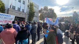 protesta de feriantes de la salada frente a la municipalidad de lomas de zamora