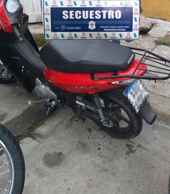 Moto incautada a los delincuentes tras el robo en Lomas de Zamora.