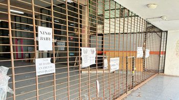 La galería El Cisne de Monte Grande ya está cerrada y con todos sus locales vacíos