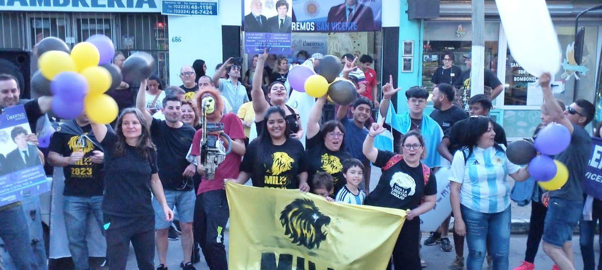 Una muestra de simpatizantes de Milei en San Vicente.
