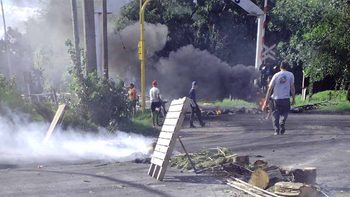 Ezeiza: vecinos quedaron atrapados entre dos cortes de ruta y hubo amenazas con armas