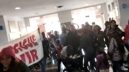 guernica: tomaron la municipalidad de presidente peron en reclamo por tierras