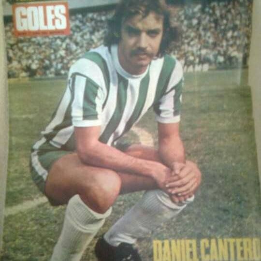 Daniel Cantero como jugador de Banfield, para la revista Goles.