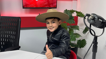 Luiam, el nene de Villa Fiorito que sorprende con su talento para cantar folklore