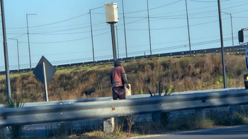 Alerta en la Ruta 58 por un joven en situación de calle: alto riesgo de accidentes