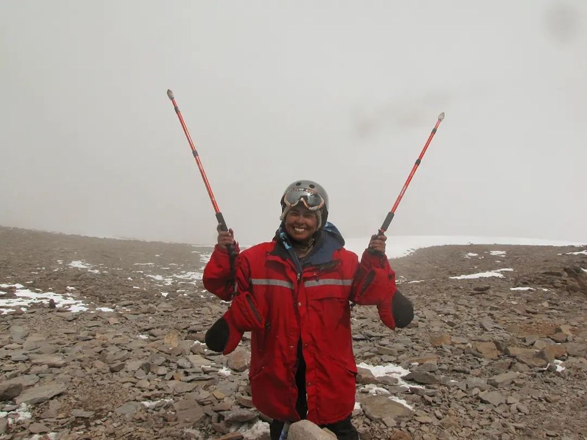De Almirante Brown a las páginas doradas del montañismo: Emilia llegó a la cima del Aconcagua sin ayuda.