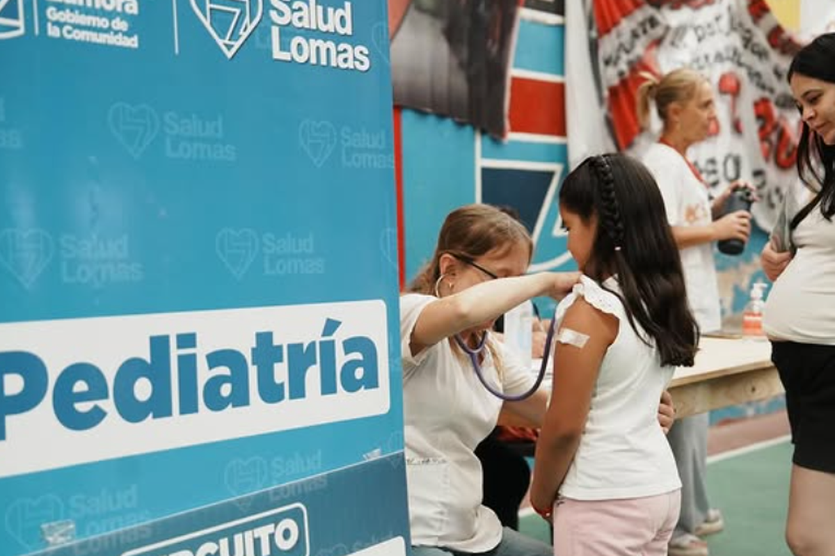 Nicolás Kreplak y Federico Otermín encabezaron la reunión en Lomas junto a equipos de Salud del Municipio y la Provincia. Nicolás Kreplak y Federico Otermín encabezaron la reunión en Lomas junto a equipos de Salud del Municipio y la Provincia.