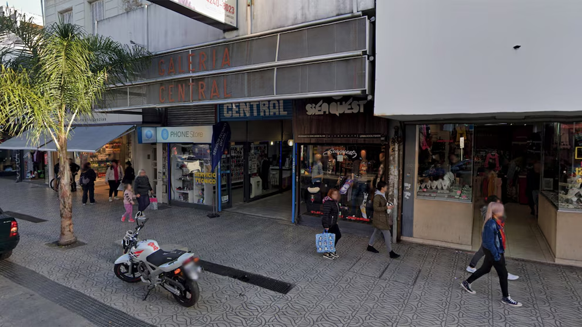 El hecho ocurrió en una galería del centro de Lanús. 