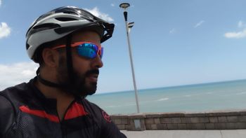 La historia del vecino de Luis Guillón que fue en bici hasta Mar del Plata: por qué lo hizo