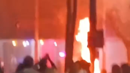 peligroso incendio de una moto en plenos festejos por argentina en santa marta