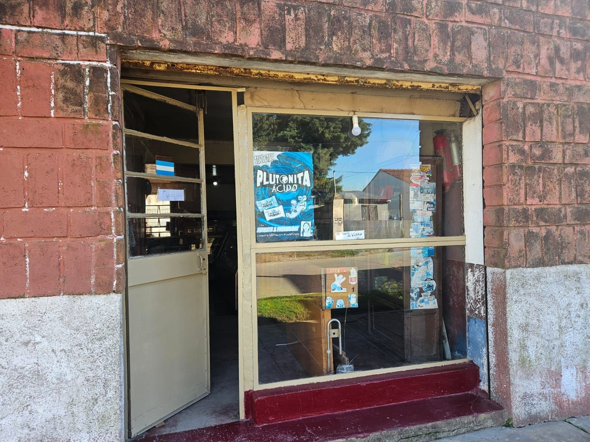El local se encuentra sobre la calle Fray Mamerto Esquiú al 1300, en El Jagüel.