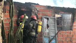 alarma entre vecinos por el incendio que afecto a una vivienda en burzaco