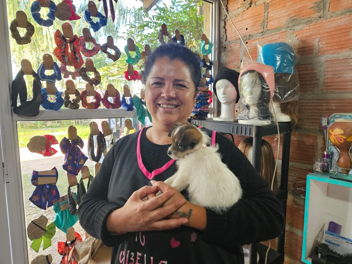 Dora L&oacute;pez da sus talleres en el barrio Santa Isabel de Monte Grande.&nbsp;