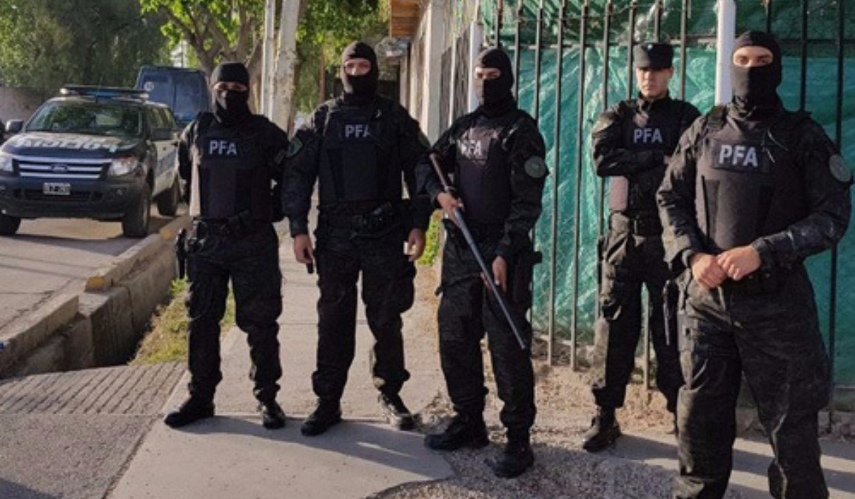 Agentes de la Policía federal realizaron allanamientos en varios lugares del conurbano, entre ellos Lomas de Zamora