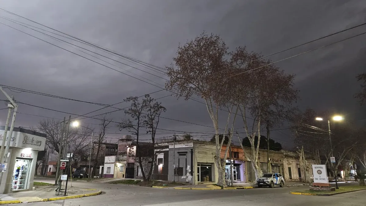 El cielo se oscureció durante la mañana de este viernes. El cielo se oscureció durante la mañana de este viernes.