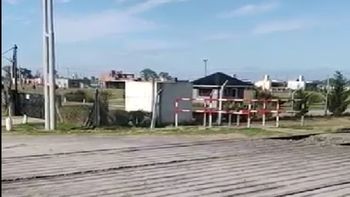 Alejandro Korn: pareja de jóvenes en moto murió tras ser atropellada por el tren