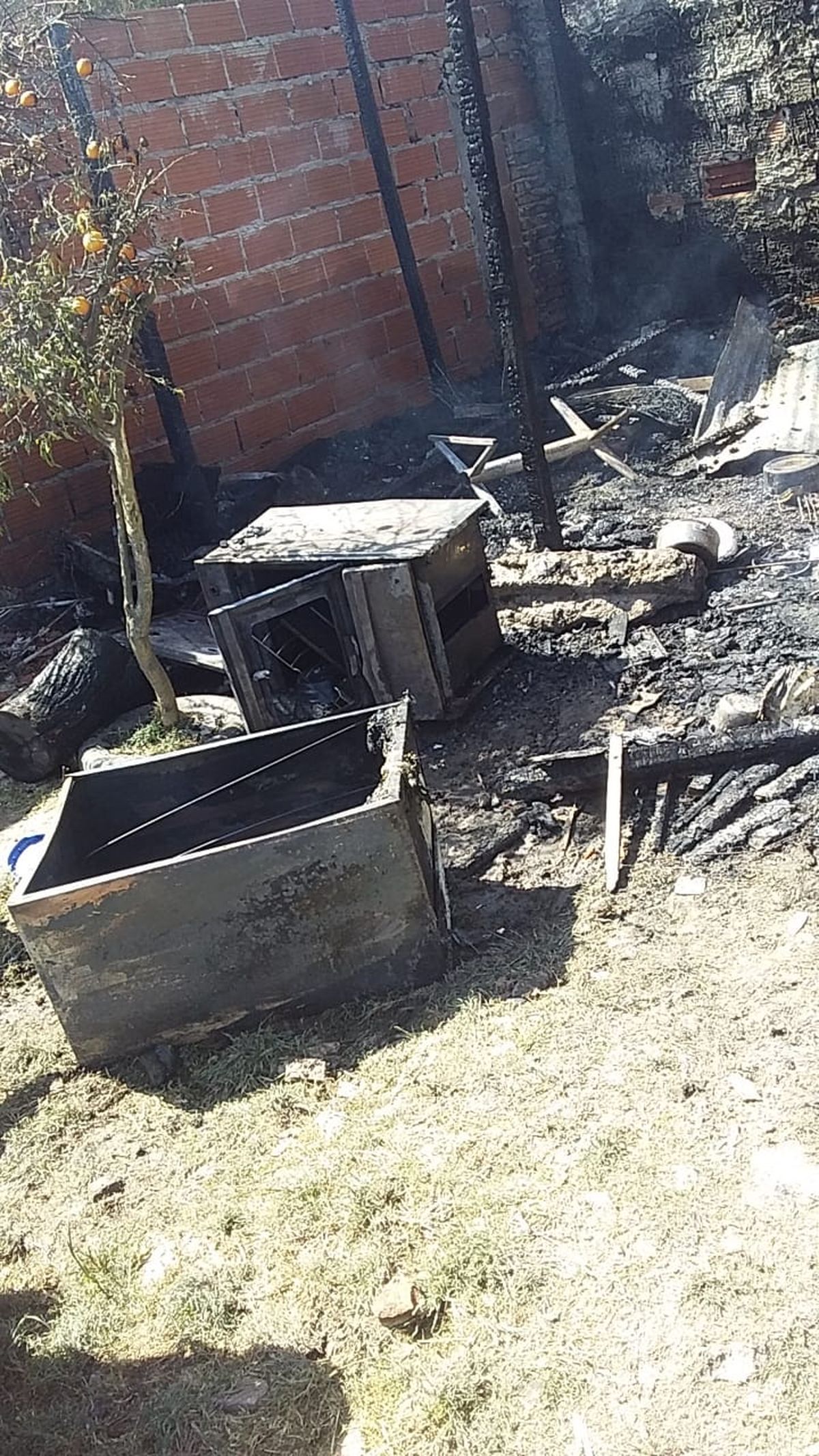 Los destrozos que ocasionó el incendio en la vivienda de Ezeiza.