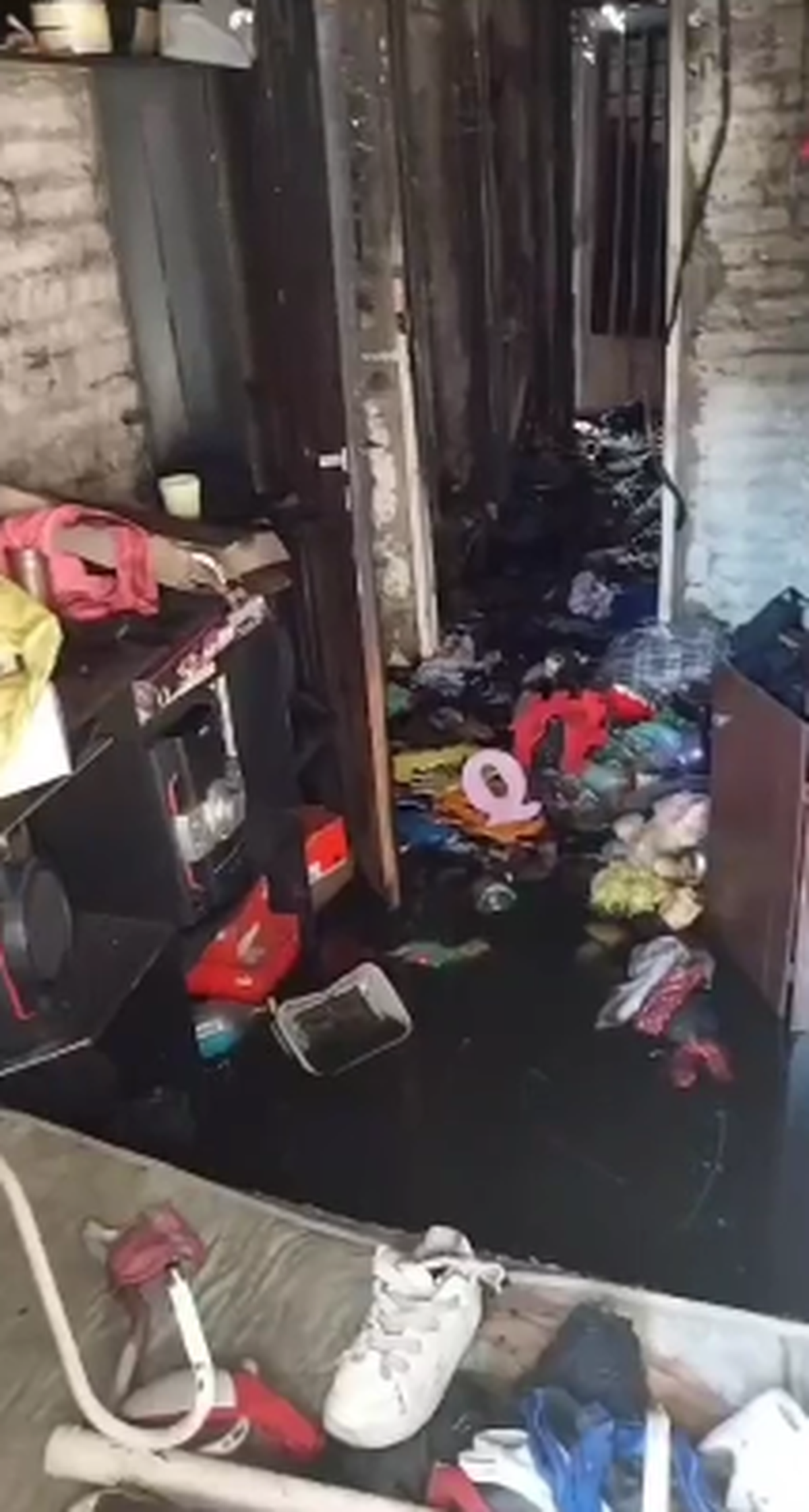 El incendio afectó a las habitaciones de los chicos en Luis Guillón.