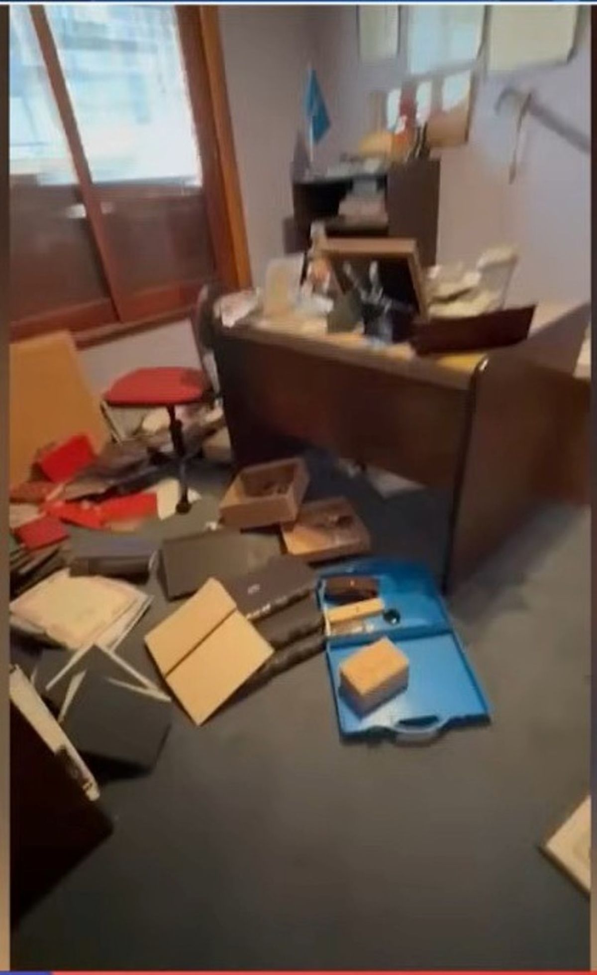 Así quedó la casa de la madre de Sergio Lapegüe tras el asalto.