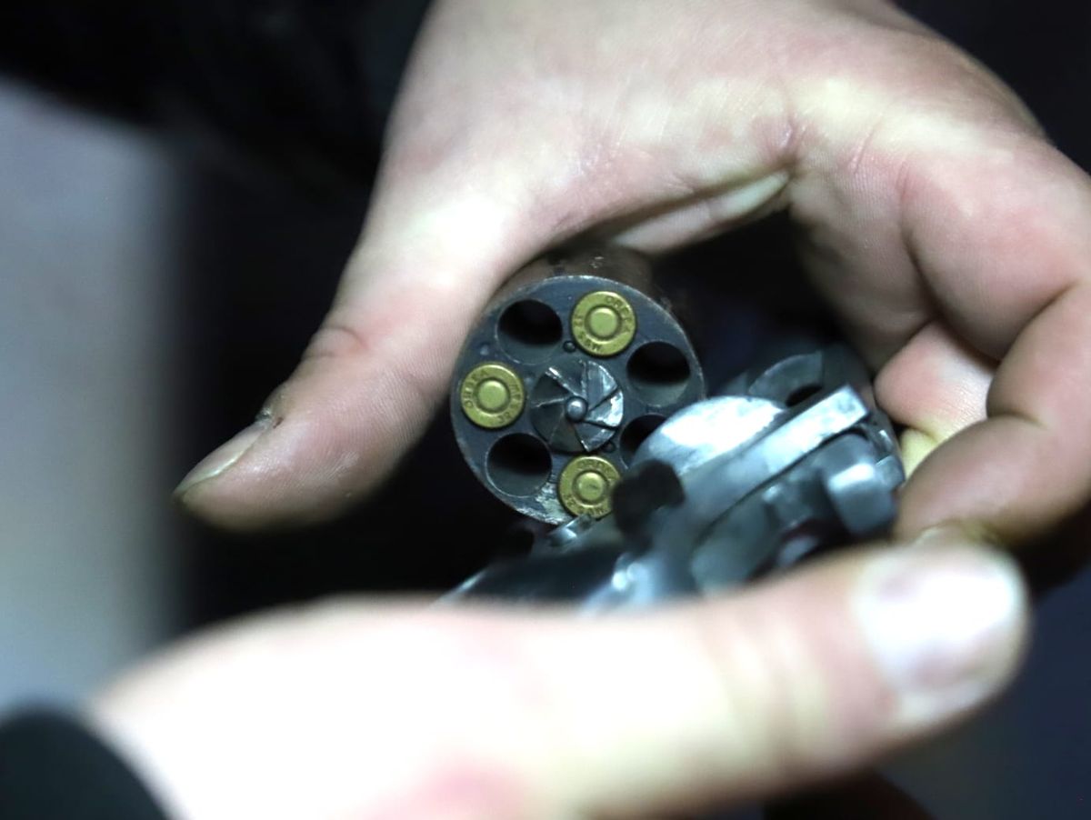 Arma incautada a la banda durante los allanamientos.