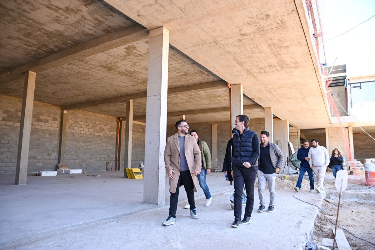 Mantegazza recorri&oacute; un polo comercial en desarrollo.