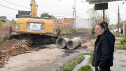 esteban echeverria: fernando gray superviso los trabajos de limpieza del canal fiambala