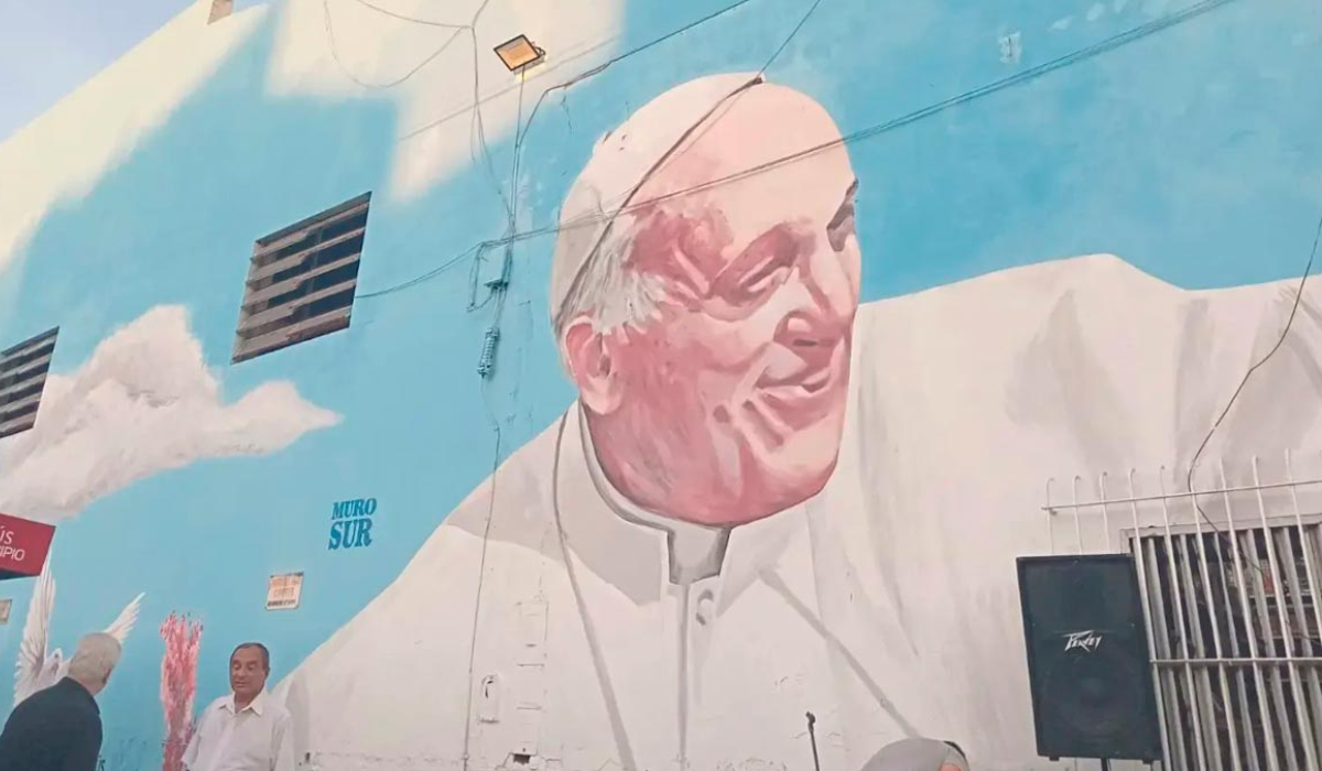 Lanús: inauguraron un mural en homenaje al Papa Francisco, a diez años de su asunción