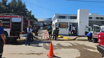 Incendio en el Parque Industrial de Burzaco: se prendió fuego una cosmética